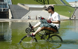vélo original pour rouler dans l'eau