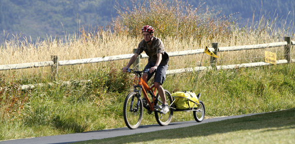 Les remorques monoroue pour les cyclistes voyageurs !
