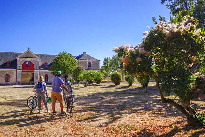 Des cyclovoyageurs redécouvrent le patrimoine français