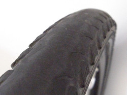 pneu de vélo usé après vérification 
