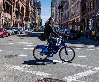 Vélo de ville pour une meilleure posture du dos.