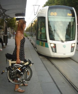 vélo pliant dans le tram