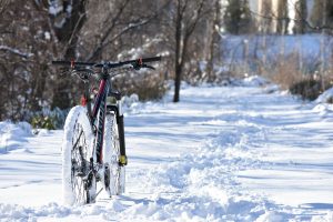 pneu vélo pour rouler dans la neige