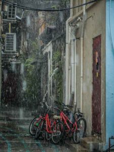 Housse De Pluie Sur Le Siège Ou La Selle D'un Vélo Urbain