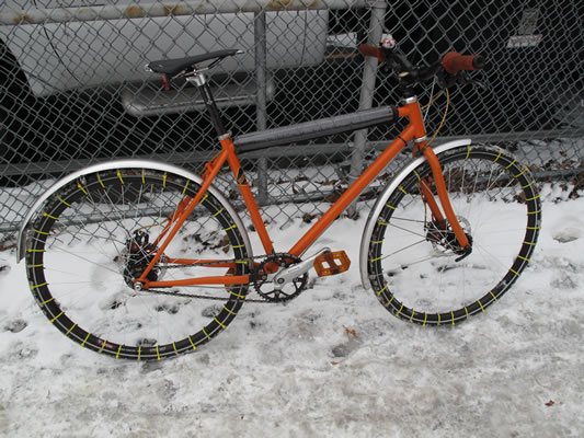 Des chaines pour faire du vélo sur la neige !