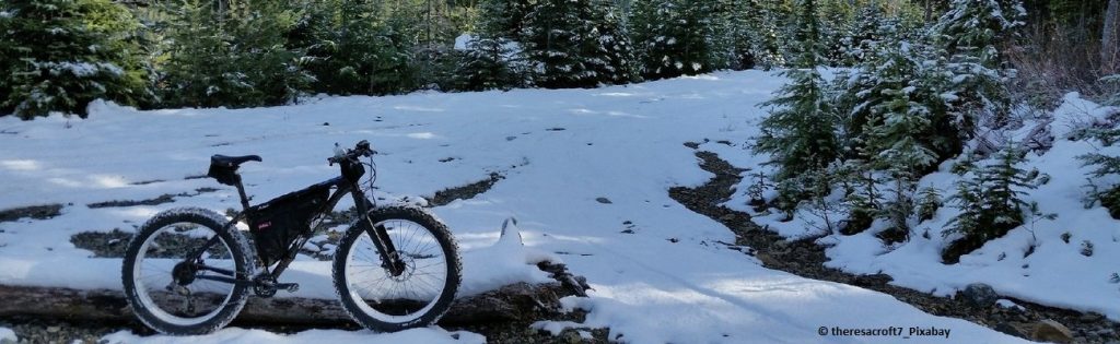 Pneus vélo pour rouler dans le neige : pneu clouté ou avec chaîne