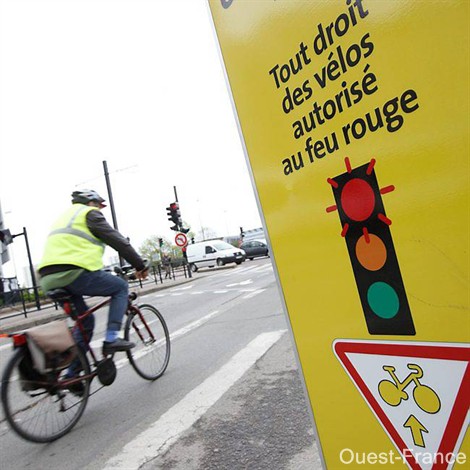 A Nantes, les vélos tournent à droite au feu rouge