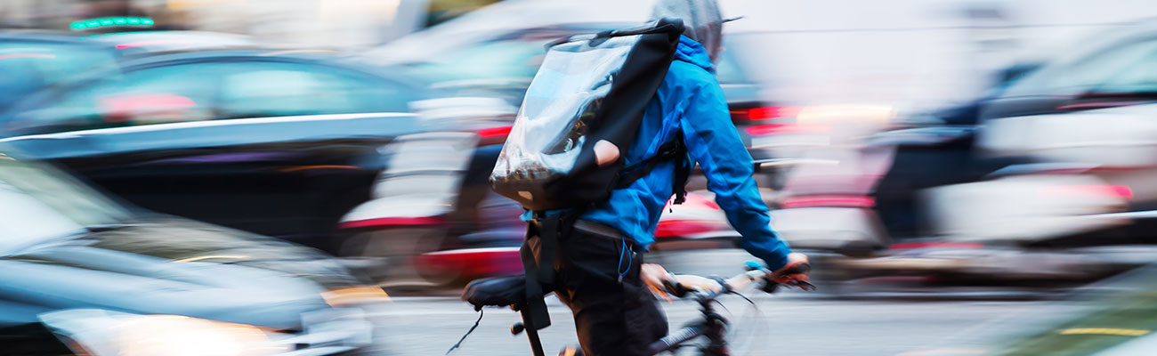 Les travailleurs à vélo: le coursier brestois