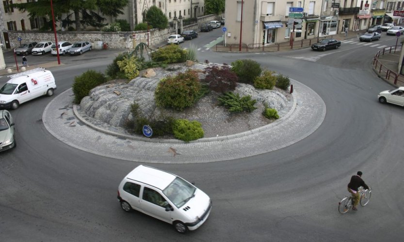 Les ronds-points à vélo – la synthèse des conseils