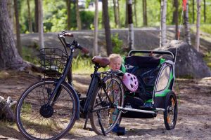 Faire du vélo avec son enfant en ville