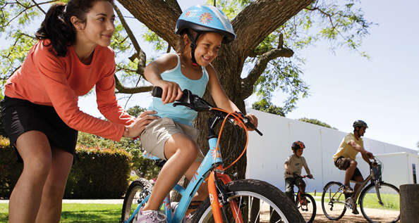 Apprendre à son enfant à faire du vélo – c'est fun ! - TCS Suisse