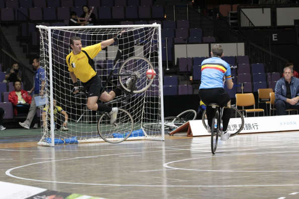 cycle-ball ou foot à vélo en action