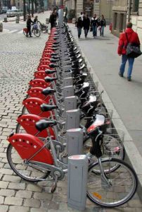 Une station de Vélo'V à Lyon