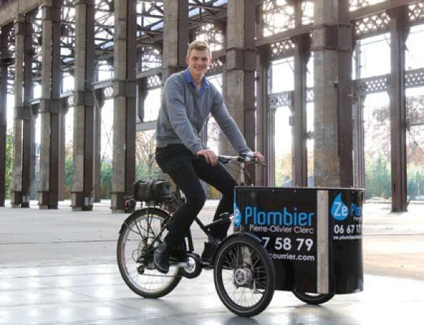 Travailleurs à vélo : le plombier nantais en triporteur