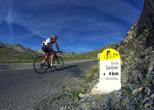 Le col du Galibier, un des sommets mythiques de la Maurienne à vélo