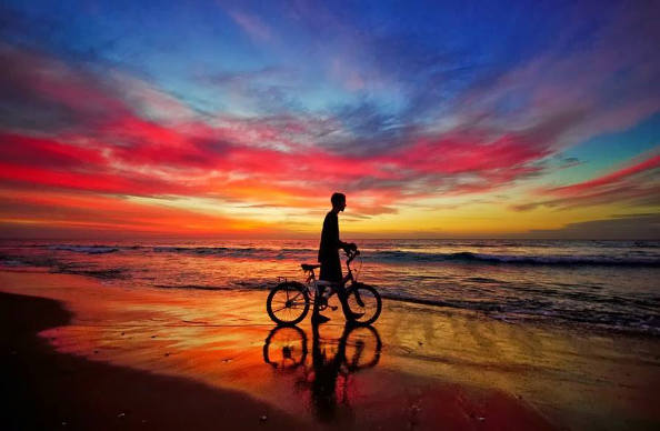 faire du vélo sur la plage