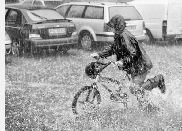 Préparez l’automne : les conseils pour affronter la pluie à vélo