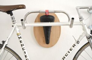 idée décoration vélo intérieur guidon selle