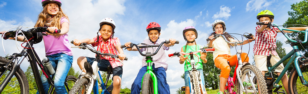 Sécurité des enfants à vélo : accessoires, législation et règles à suivre