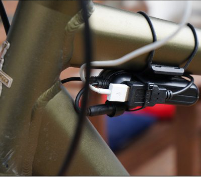 Chargeur USB-Werk sur dynamo avec batterie tampon intégrée