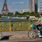 Vélib' devant la tour Eiffel