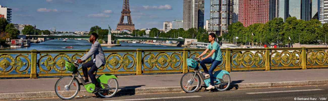 Vélib' devant la tour Eiffel