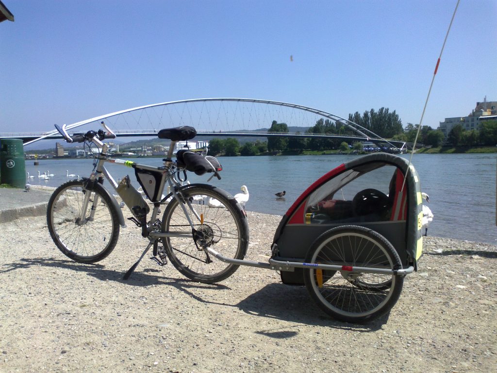 Vacances à vélo avec une remorque enfant