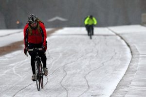 Faire attention à sa conduite à vélo en hiver