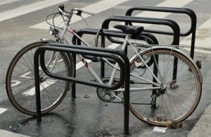 Boulevard_Saint-Martin_(Paris),_arceaux_à_vélo_04