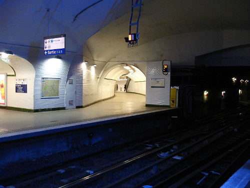 place gambetta paris metro pass