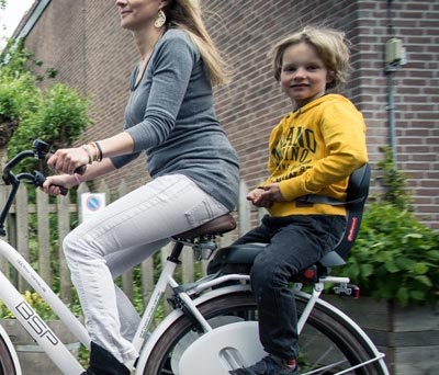 Siège enfant arrière sur porte bagage pour transporter les 2-5 ans