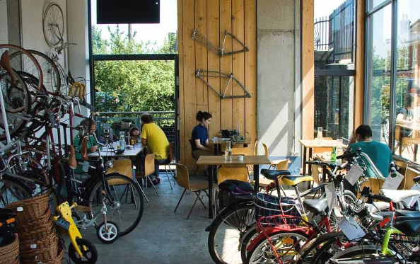 Paris : Faites réparer votre vélo pendant votre pause café