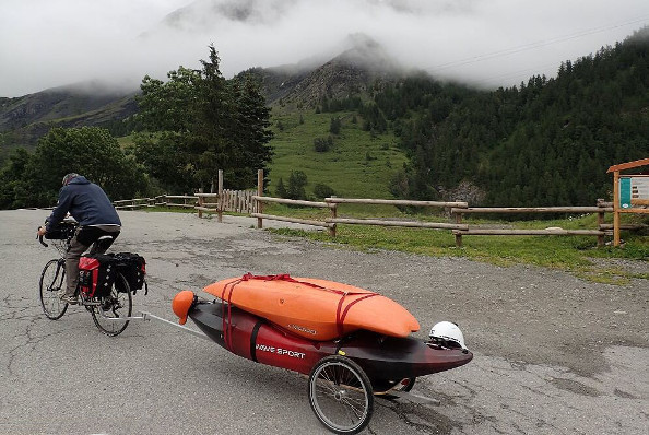 Ils partent pour une aventure sans carbone en kayak et vélo