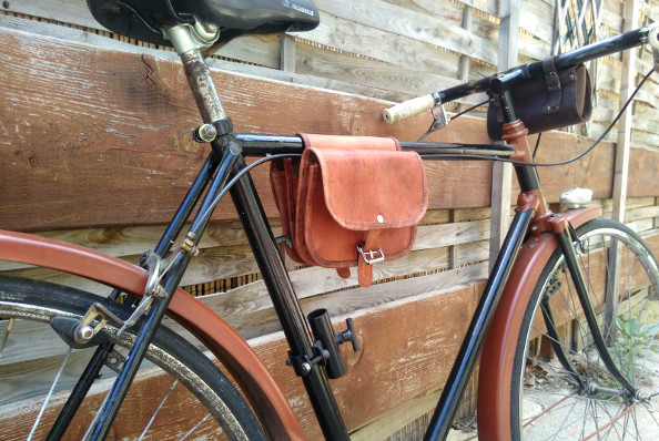 Gusti Cuir : Des sacoches en cuir pour un vélo vintage
