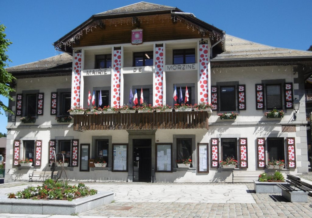 mairie morzine pois rouge