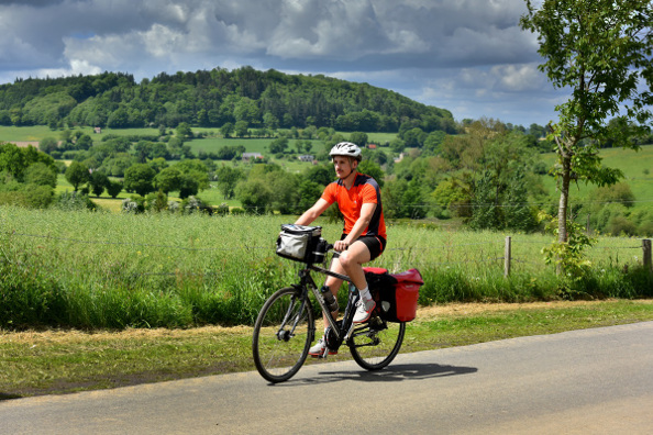 La Vélo Francette – passage de l'itinéraire au Mont Cerisy © J. Damase - Orne