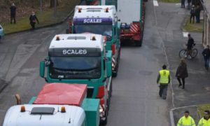 Un convoi exceptionnel sur la piste