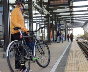 Lier le vélo et le train pour ses déplacements