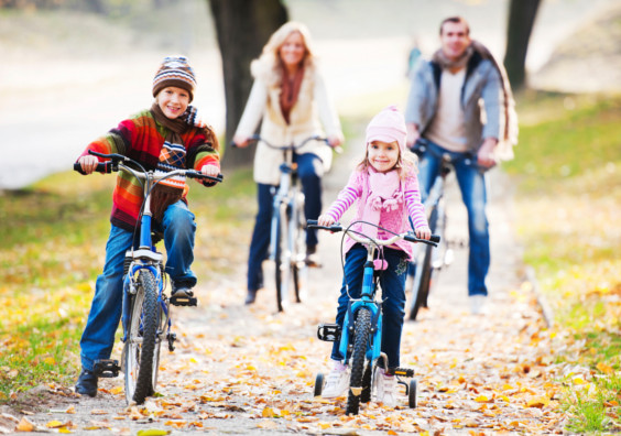Le top 6 des cadeaux de Noël pour une famille cycliste