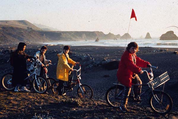 qui tombe dans le port a bicyclette film culte