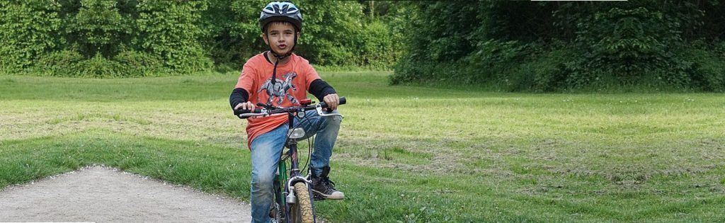 Le port du casque obligatoire pour les moins de 12 ans à vélo