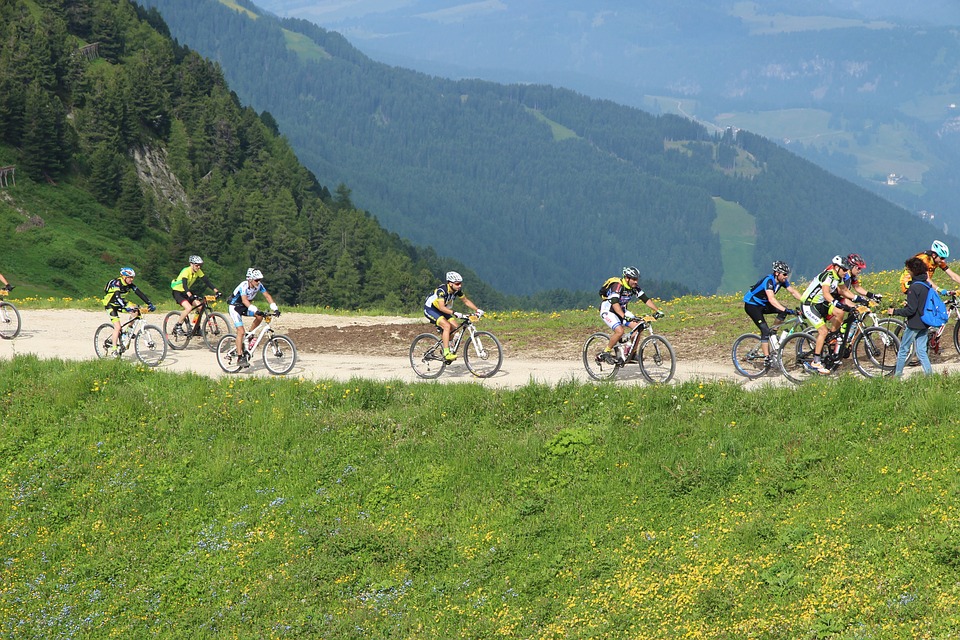 Rouler à vélo à plusieurs