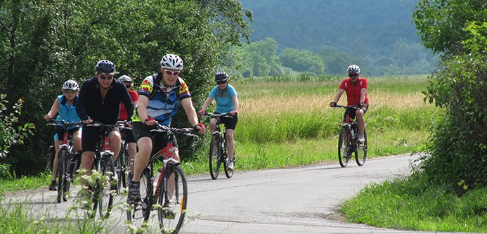 Rouler à vélo en club