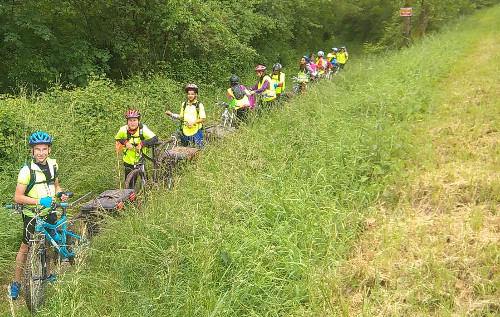 Les élèves voyagent à vélo jusqu'à Chambod dans l'Ain