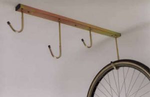 Support pour plusieurs vélos au plafond