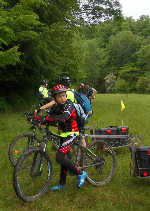 Les collégiens en voyage à vélo à Chambod Le voyage à vélo du collège de l'Albarine
