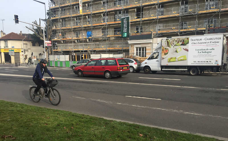 "Je suis cycliste et je vous emmerde" traite du vélo en ville