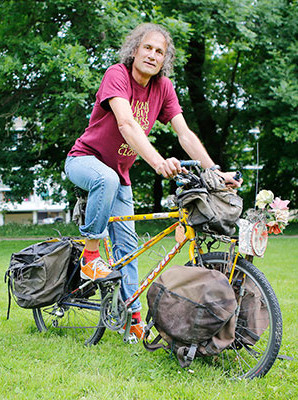 L'auteur cycliste Claude Marthaler