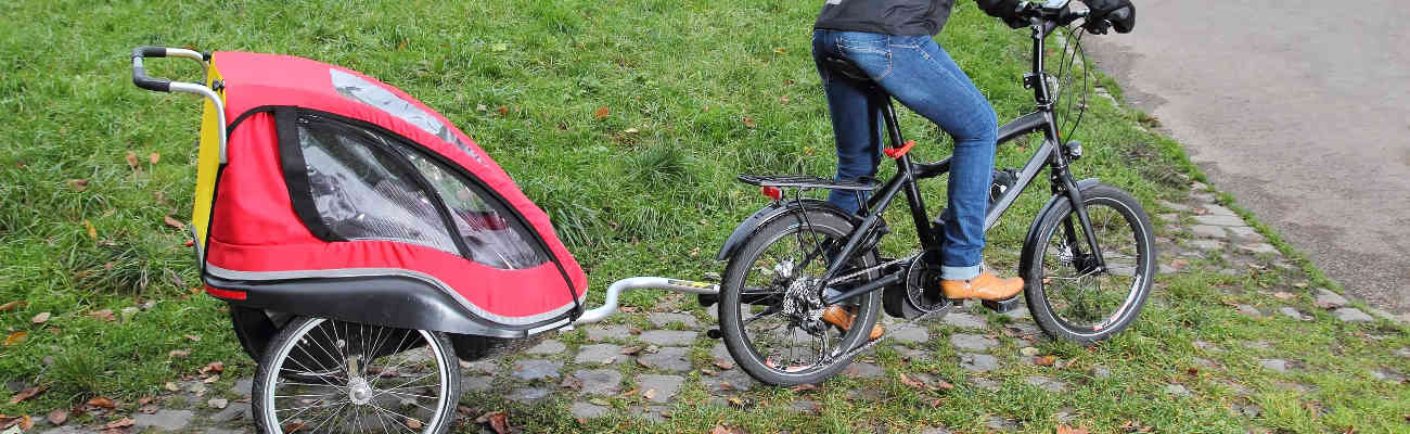 Casque vélo obligatoire dans remorque enfant