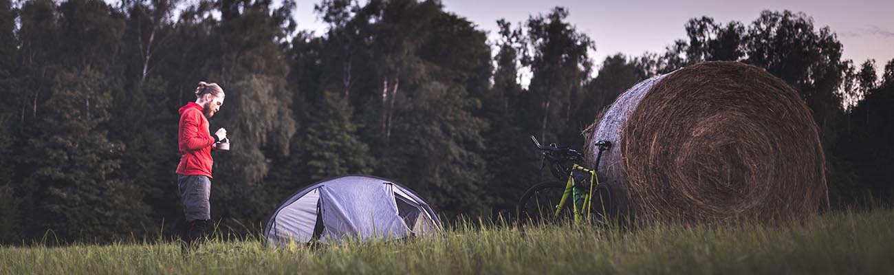 attacher son vélo en cyclotourisme